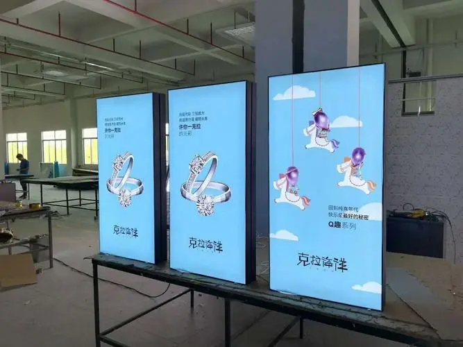 成都廣告公司戶外廣告燈箱定做選什麽材料？